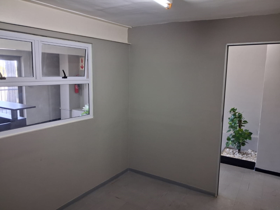 To Let Commercial Property for Rent in Quigney Eastern Cape